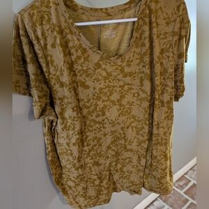 Tek Gear active wear gold floral top size 1X